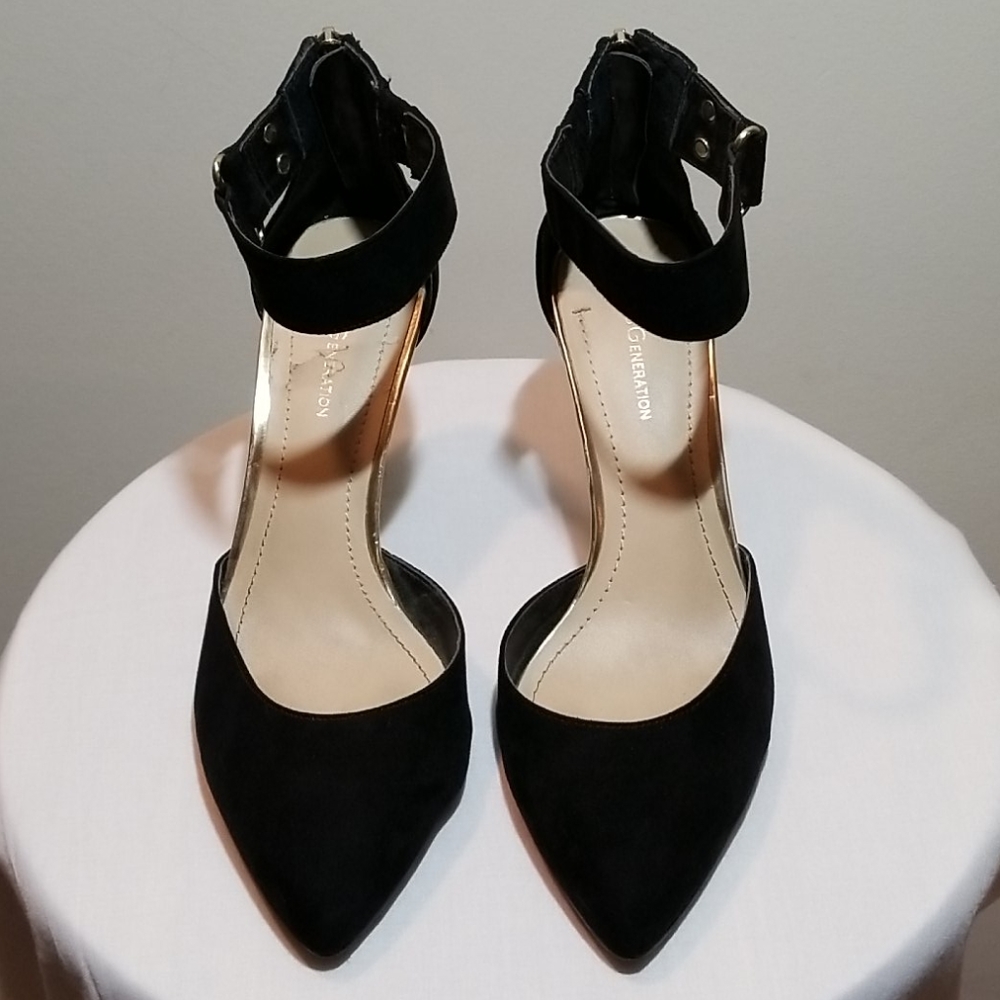 BCBGENERATION Black Suede 3.5" Heels Size 7